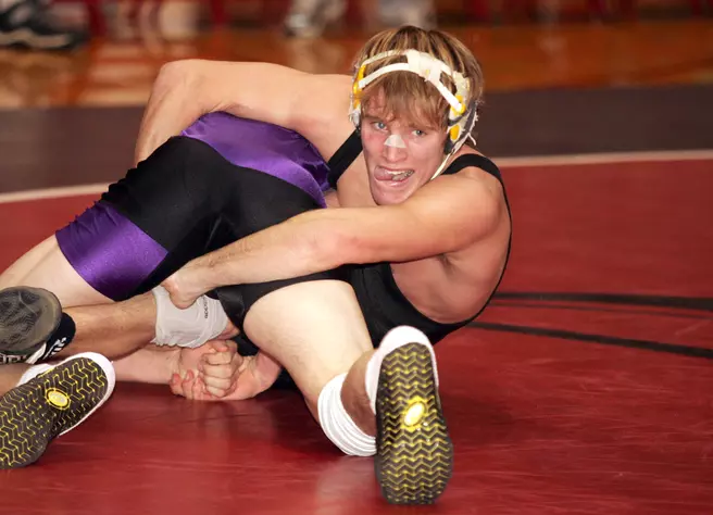 Naig, Marrs Lead UNO Wrestlers at Nichols Open