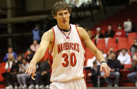 Albers' Heroic Half-Court Shot Downs Central Misso - Omaha Athletics