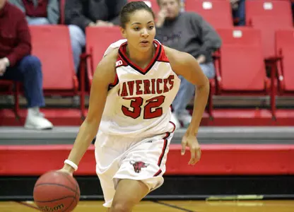Mavs Survive Physical Battle, Defeat Bearcats, 71- - Omaha Athletics