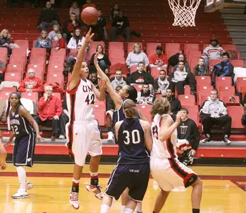 Maverick Women Ground Hawks, 88-53 - Omaha Athletics