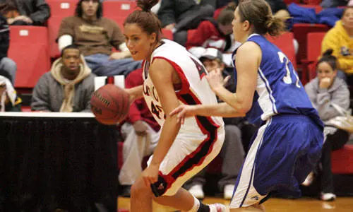 Maverick Women Drop Season Opener to UNK, 87-79 - Omaha Athletics