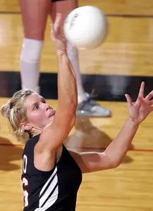 Mavericks Upset No. 6 Minnesota Duluth - Omaha Athletics