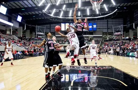 Mavericks Down Northern Illinois 77-64 - Omaha Athletics