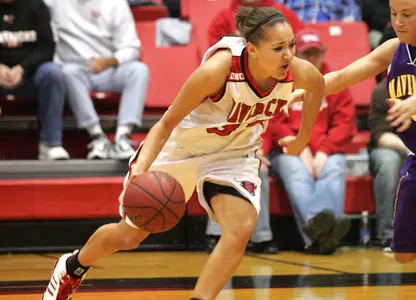 Mavericks Fall to Hawkeyes in Exhibition Contest - Omaha Athletics