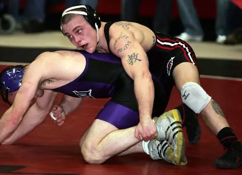 Mavericks Finish First at Regionals, Five Wrestler