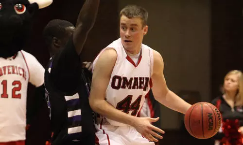Karhoff Grabs Double-Double in 94-72 Loss to No. 7 - Omaha Athletics