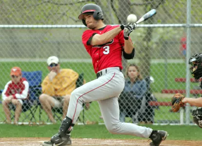 UNO Takes Twinbill from Winona State - Omaha Athletics