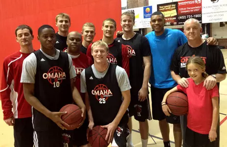 Former NBA All-Star Allan Houston Visits UNO Campu - Omaha Athletics