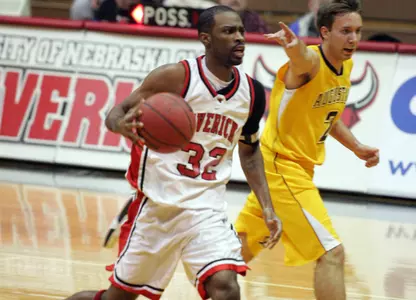 Slow First Half Costs UNO Against South Dakota - Omaha Athletics