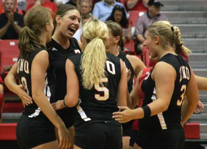 UNO Dominates FHSU to Stay Unbeaten - Omaha Athletics
