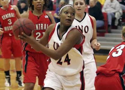 Wright's 21 Lead Mavs Over CSU-Pueblo, 75-66 - Omaha Athletics