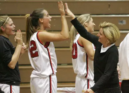 Streaking Mavs Head to No. 16 South Dakota - Omaha Athletics