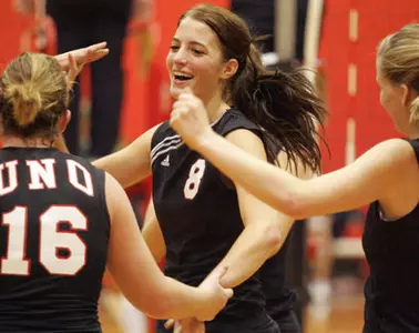 Thommes Gets Season-High 20 Kills as Mavs Win MIAA - Omaha Athletics