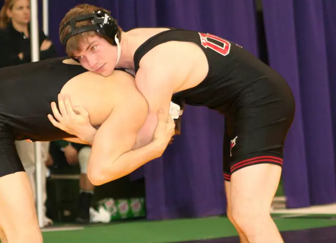 Mavericks Pin St. Cloud State, 37-12