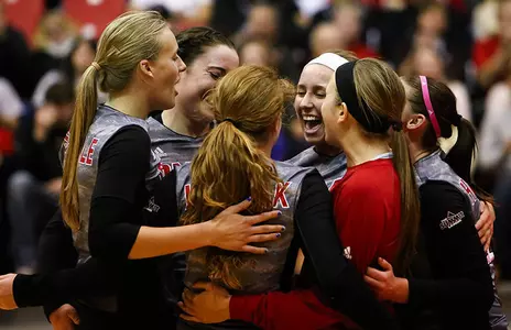 Omaha Barrels Past Leathernecks on Senior Night - Omaha Athletics