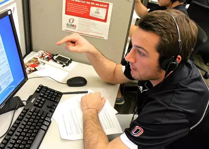 Mavs Partcipate in Varsity Club Phone-A-Thon