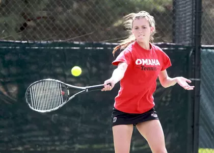 Three Mavericks Qualify for Finals at Drake Invite - Omaha Athletics