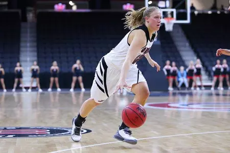Mavericks Get By Midland, 58-53 - Omaha Athletics