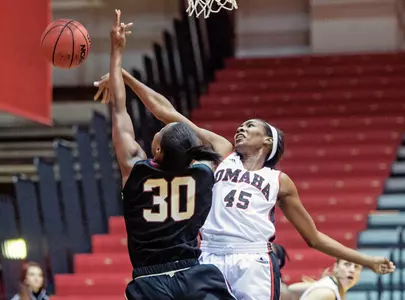 Kelly Sets Blocks Record in Loss to SDSU - Omaha Athletics