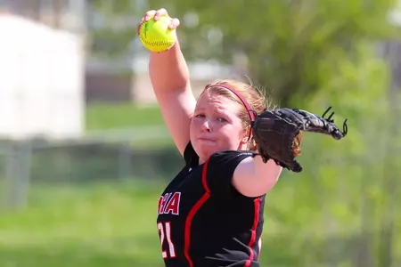Mavs Split with Western Illinois in Season Finale - Omaha Athletics