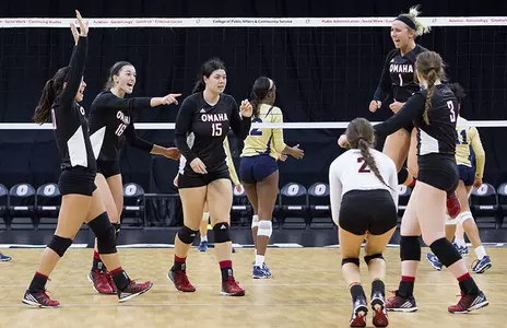 Mavericks Cap Season With Five-Set Thriller at WIU - Omaha Athletics