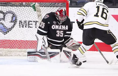 Weninger Is NCHC Goaltender of Week - Omaha Athletics