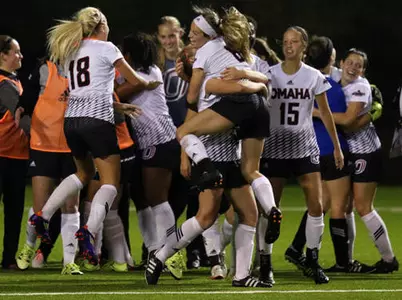 Women's Soccer Inks Four on Signing Day - Omaha Athletics