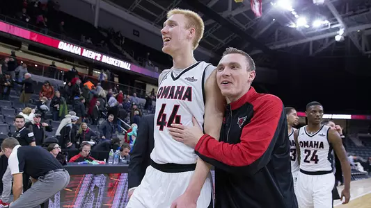 Hahn's Last-Second Shot Lifts Omaha Past Denver, 84-83 - Omaha Athletics