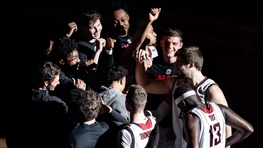 Omaha men's basketball huddle
