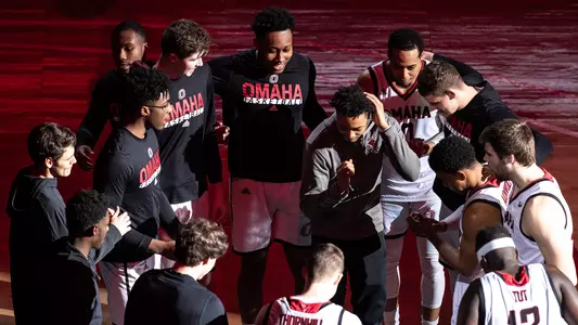 Omaha men's basketball huddle