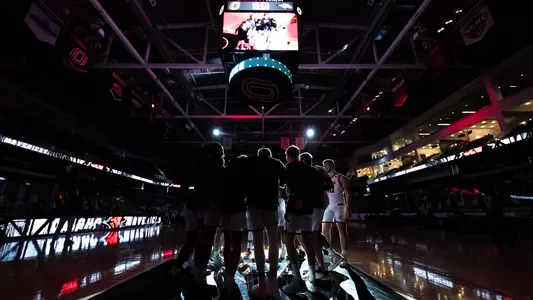 Men's basketball huddle vs Oral Roberts