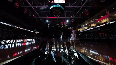 Omaha men's basketball huddle