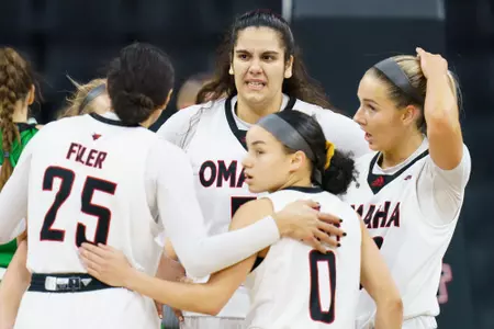 Team Huddle vs North Dakota