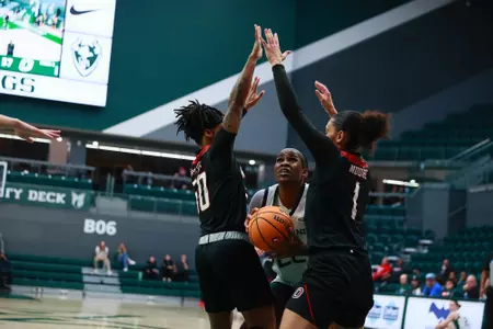 Mavs Harvey Moore Defend vs Portland State