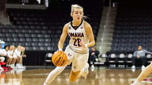 Grace Cave looks to pass versus St Thomas