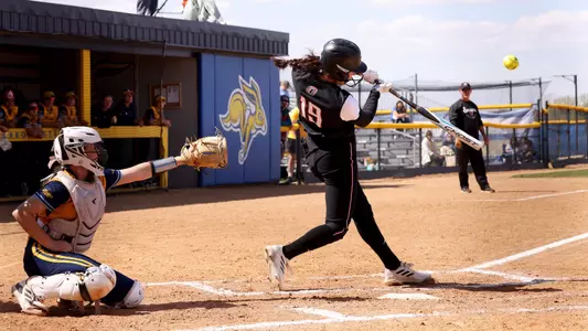 Sydney Thomason batting