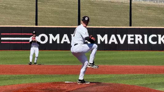 Luke Gainer pitching