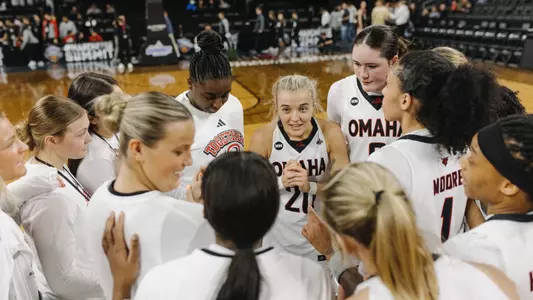 Grace Cave leads Mavs to win