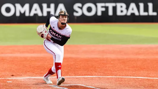 Alexis Wiggins pitching