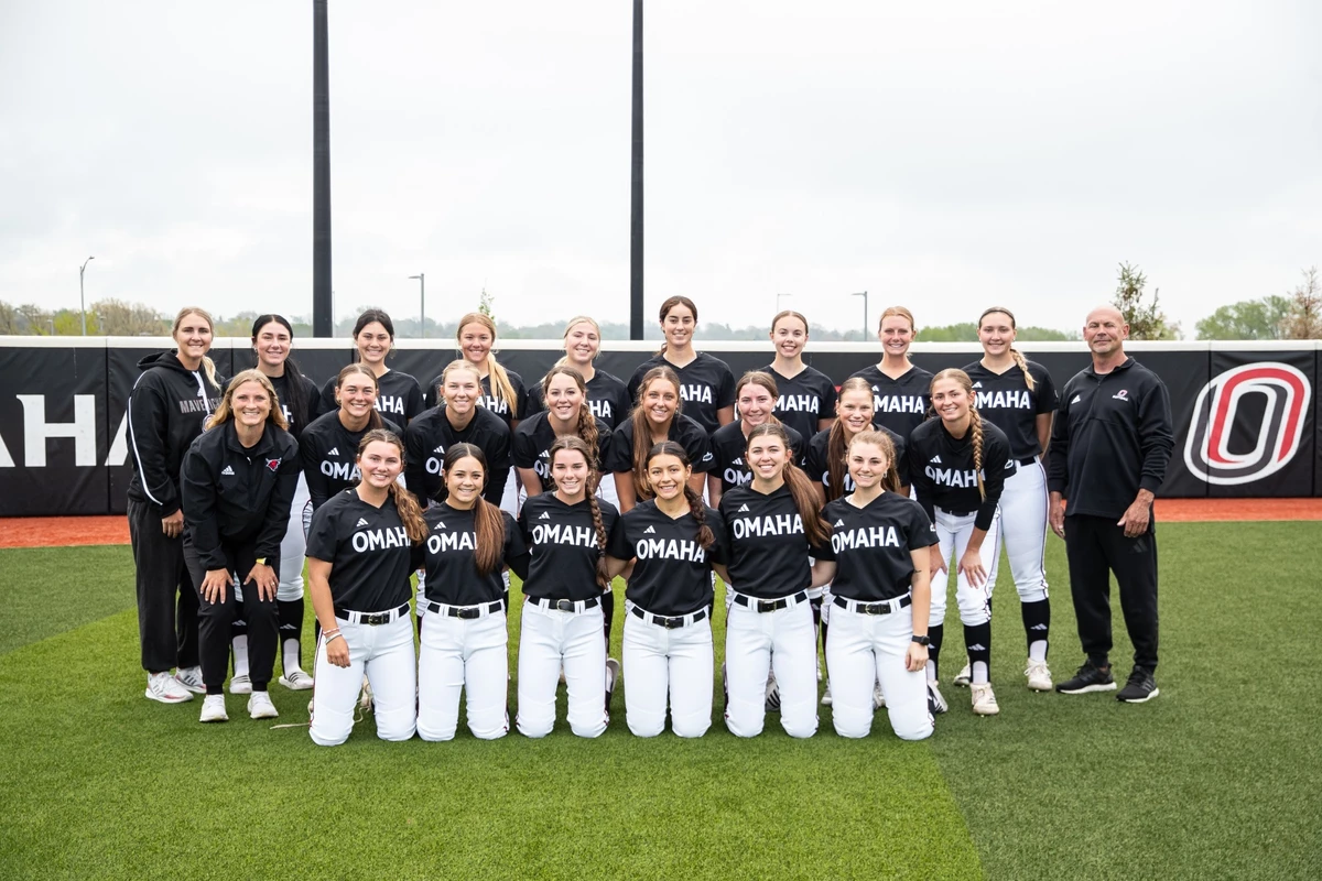 2025 Omaha Softball Team Photo