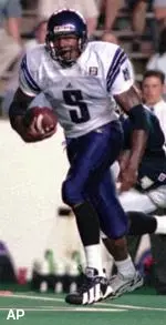 WR D'Wayne Bates has<br>caught at least one pass<br>in 26 consecutive games