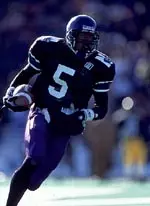 WR D'Wayne Bates caught<br>a 30-yard TD pass from<br>Hoffman in the first half.