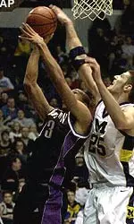Tavaras Hardy goes up for the shot Wednesday vs. Michigan. He ended the night with 16 points.