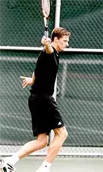 Ryan Edlefson came from behind in an exciting match for the Wildcats' 5-2 win over Minnesota