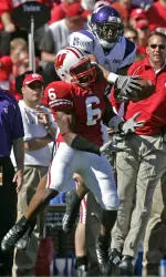 Kim Thompson tries to catch a pass with Wisconsin's Jack Ikegwuonu defending during the second half.
