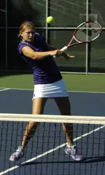 Samantha Murray cruised to a straight-set win at No. 3 singles.