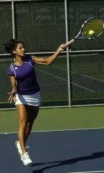 Nazlie Ghazal won at No. 5 to even the match at 1-1 early. She improved to 16-2 from that position this season.