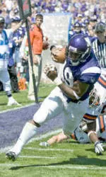 Tyrell Sutton scores his 30th career TD on a 12-yard reception.