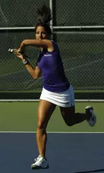 Senior Nazlie Ghazal notched her 10th consecutive singles victory.