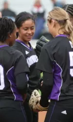The 'Cats huddle together on the field after a great play